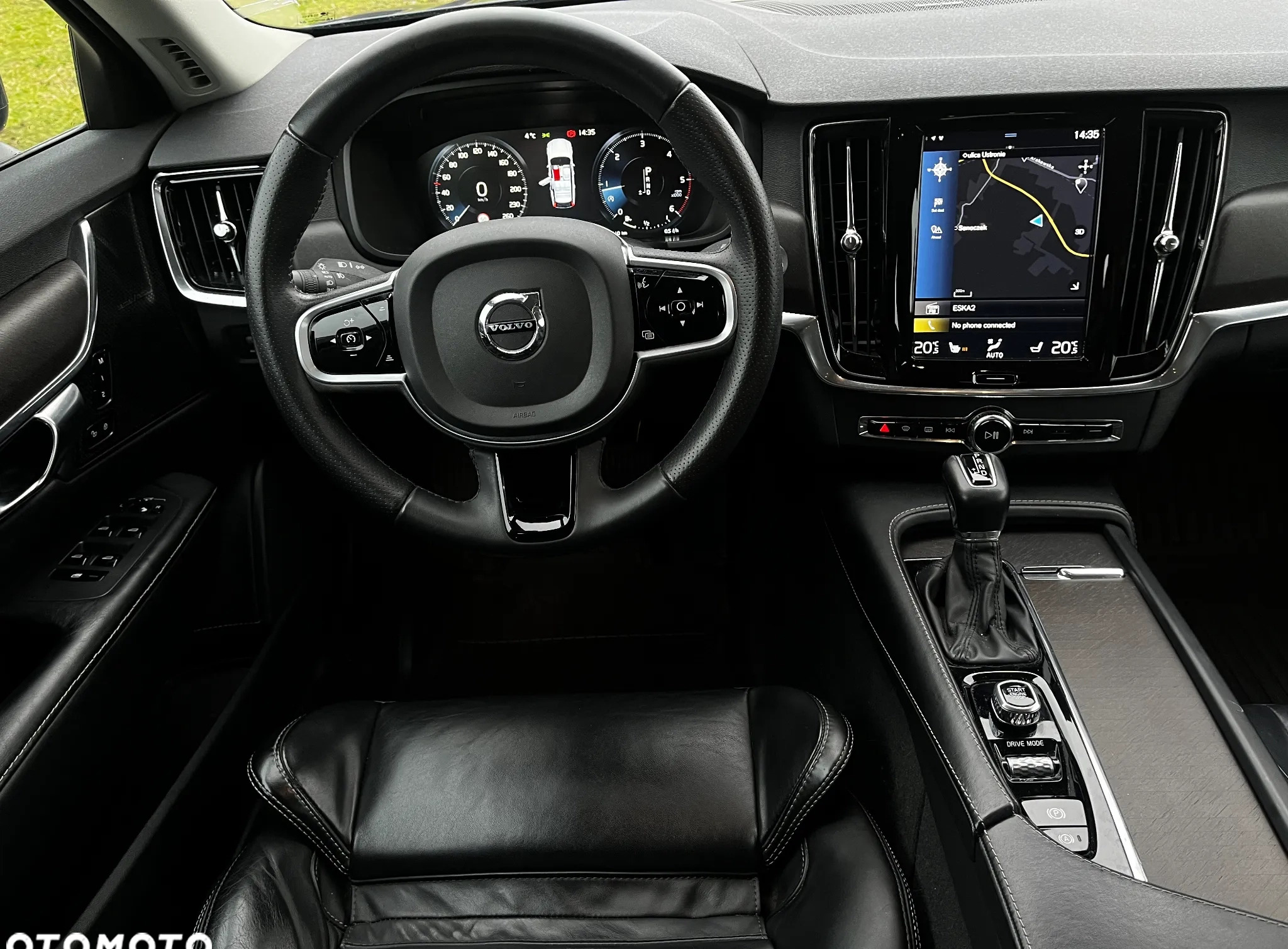 Volvo V90 Cross Country cena 129990 przebieg: 178000, rok produkcji 2019 z Sanok małe 232